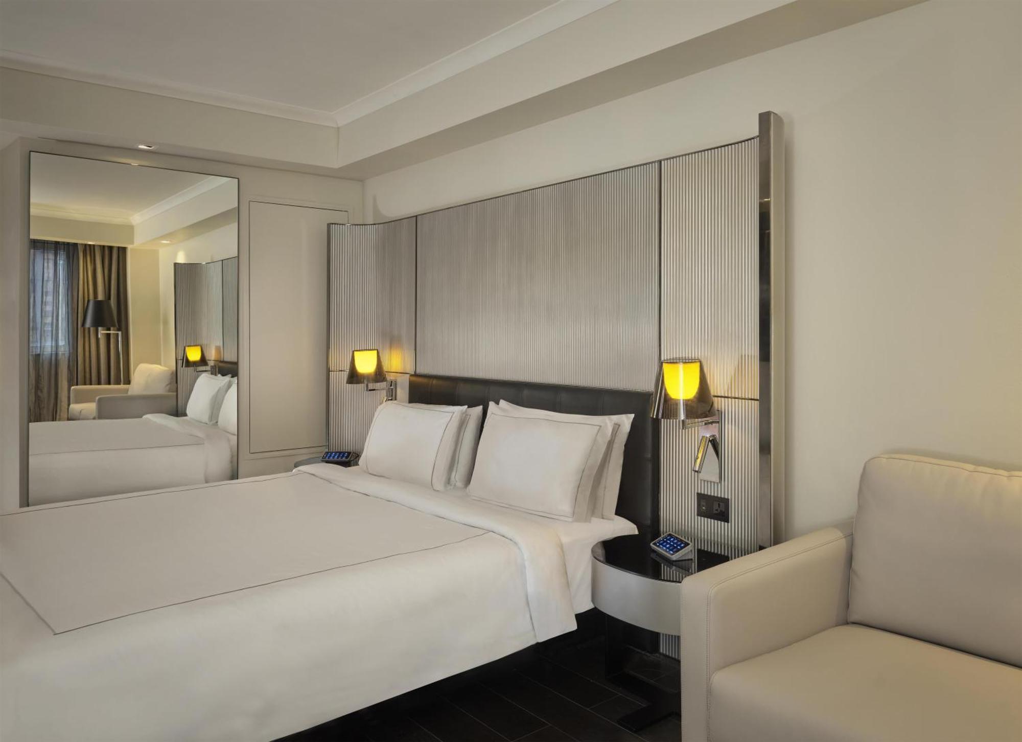 Executive King Room Sofa Bed